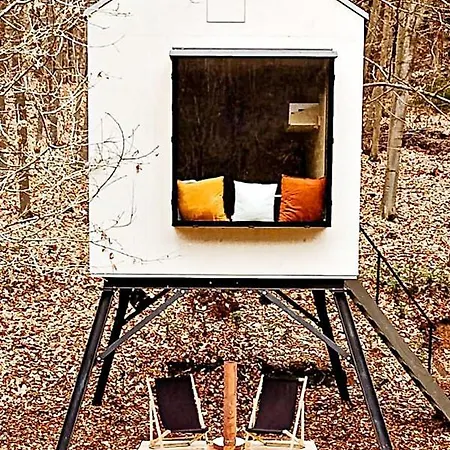 Posed Vazka By Twofingers Glamping